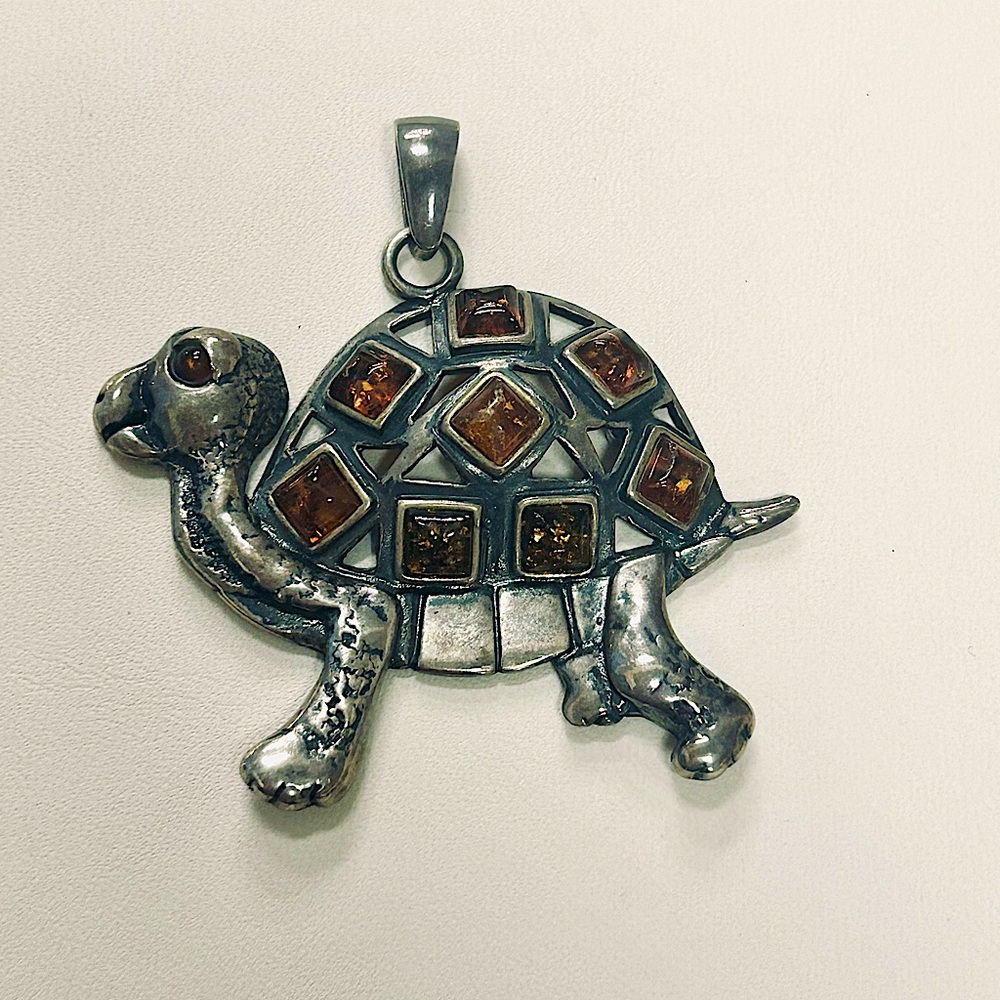 Vintage 925 sterling silver & amber turtle necklace pendant